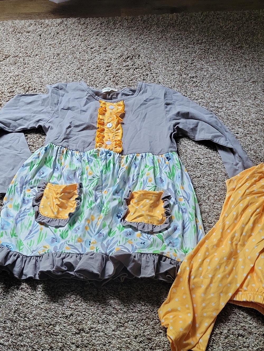 Girls' Gray and Yellow Floral Pocket Top With Leggings
